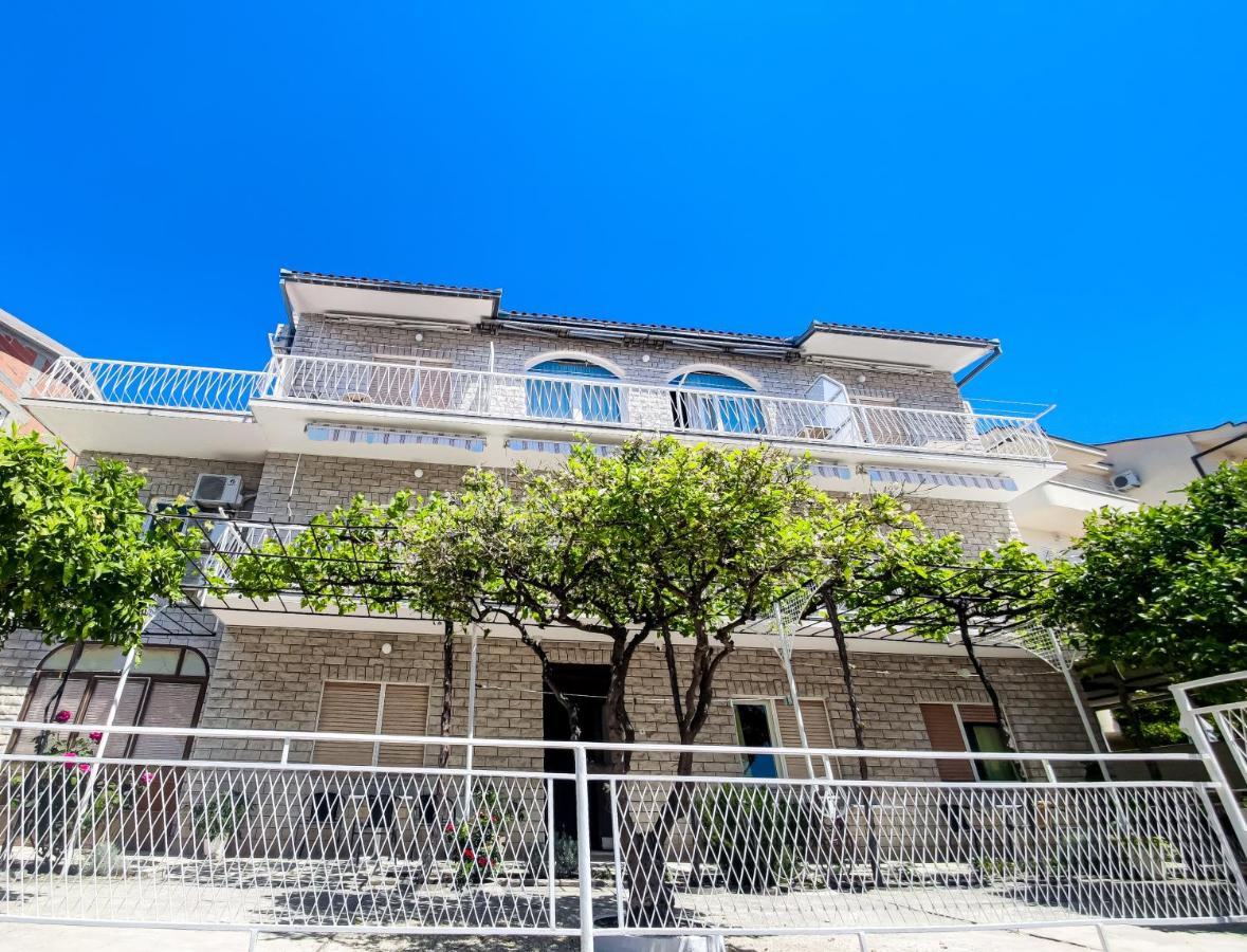B&B villa IVONA Baška Voda Exteriör bild