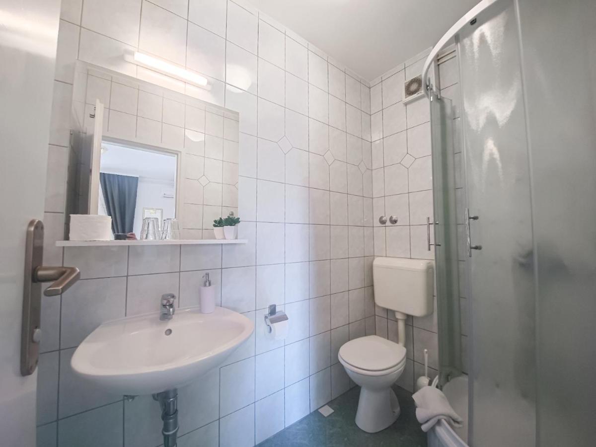 B&B villa IVONA Baška Voda Exteriör bild
