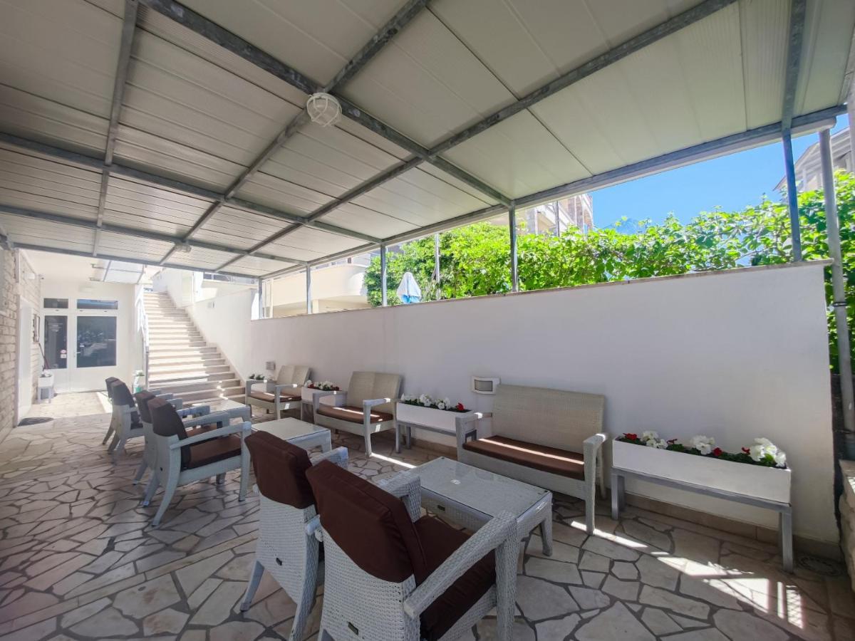B&B villa IVONA Baška Voda Exteriör bild