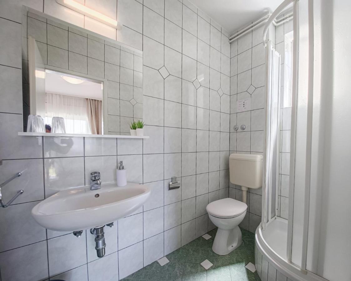 B&B villa IVONA Baška Voda Exteriör bild