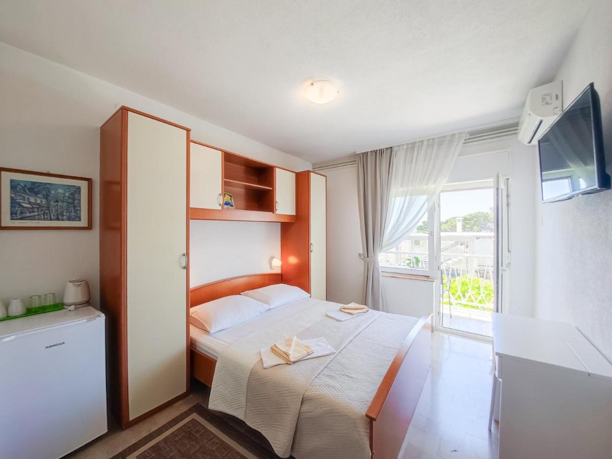 B&B villa IVONA Baška Voda Exteriör bild