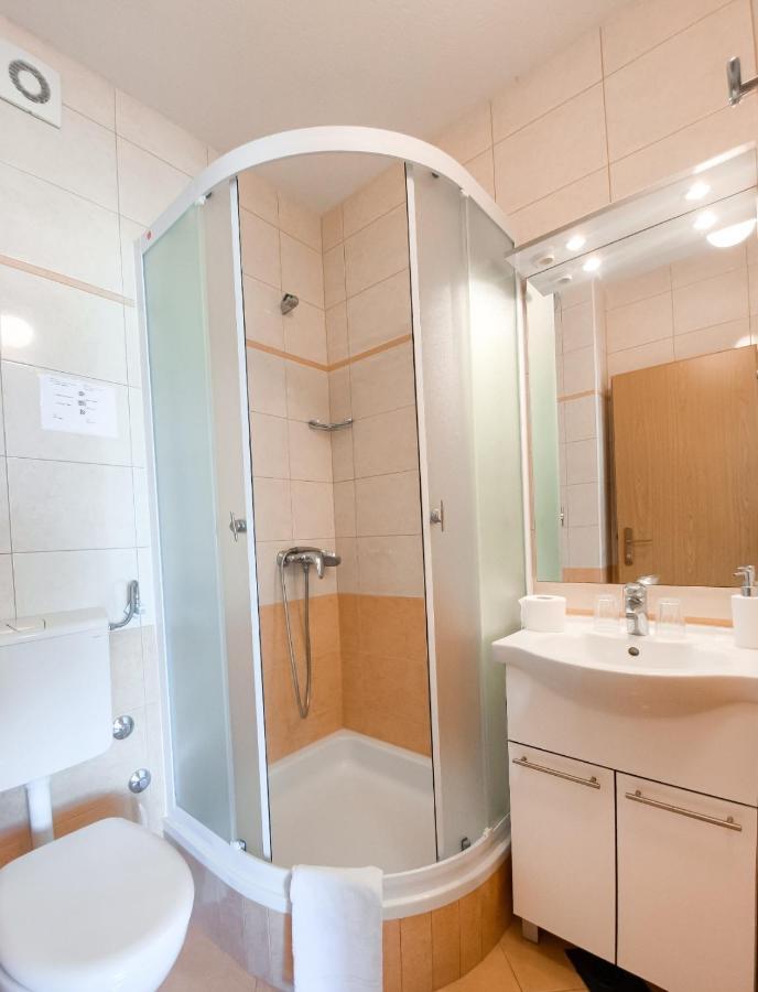 B&B villa IVONA Baška Voda Exteriör bild