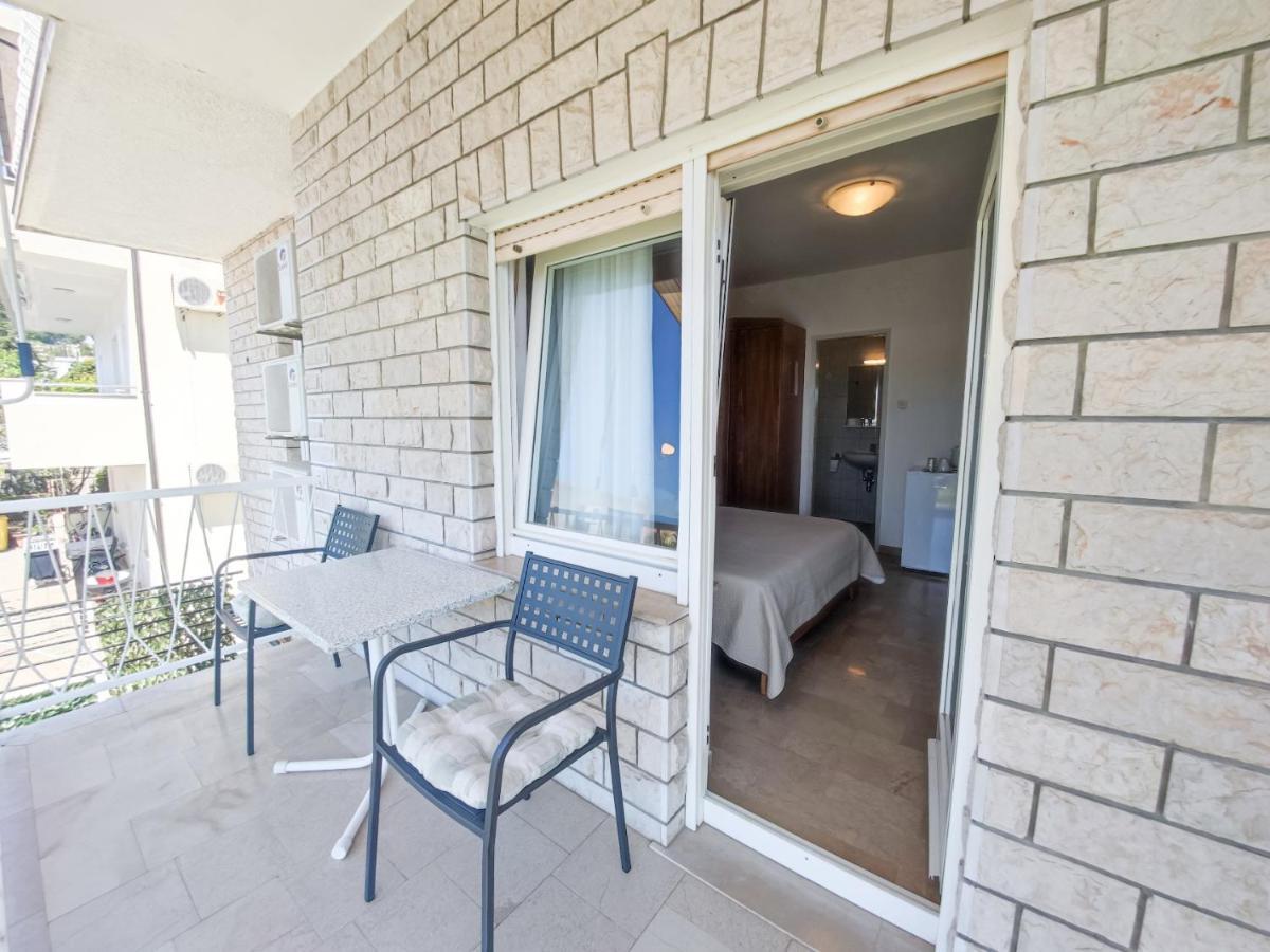 B&B villa IVONA Baška Voda Exteriör bild