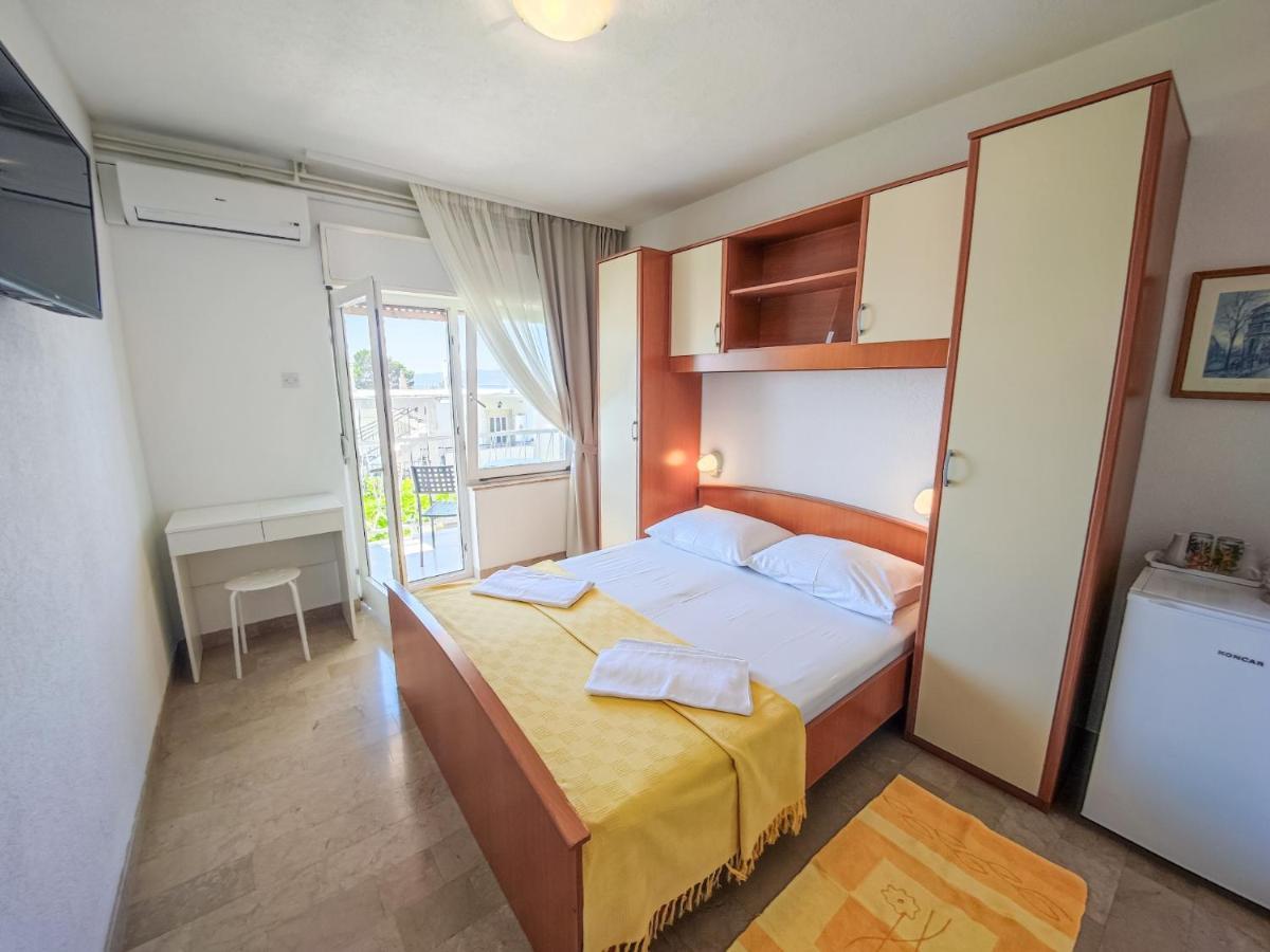B&B villa IVONA Baška Voda Exteriör bild