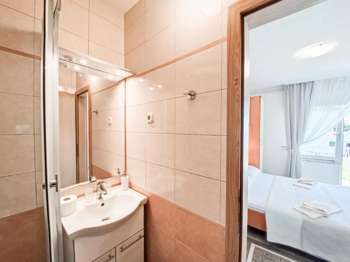 B&B villa IVONA Baška Voda Exteriör bild