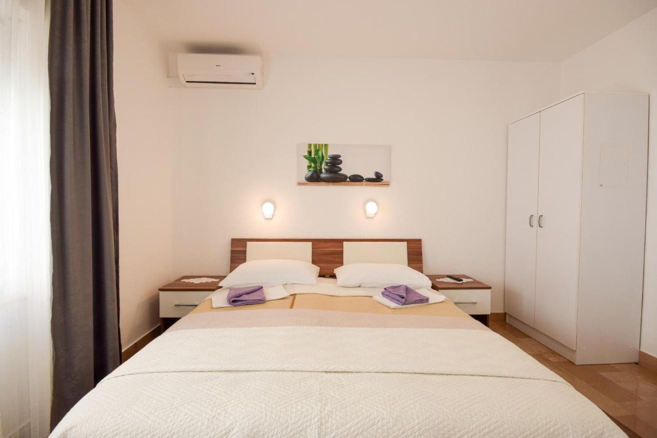 B&B villa IVONA Baška Voda Exteriör bild
