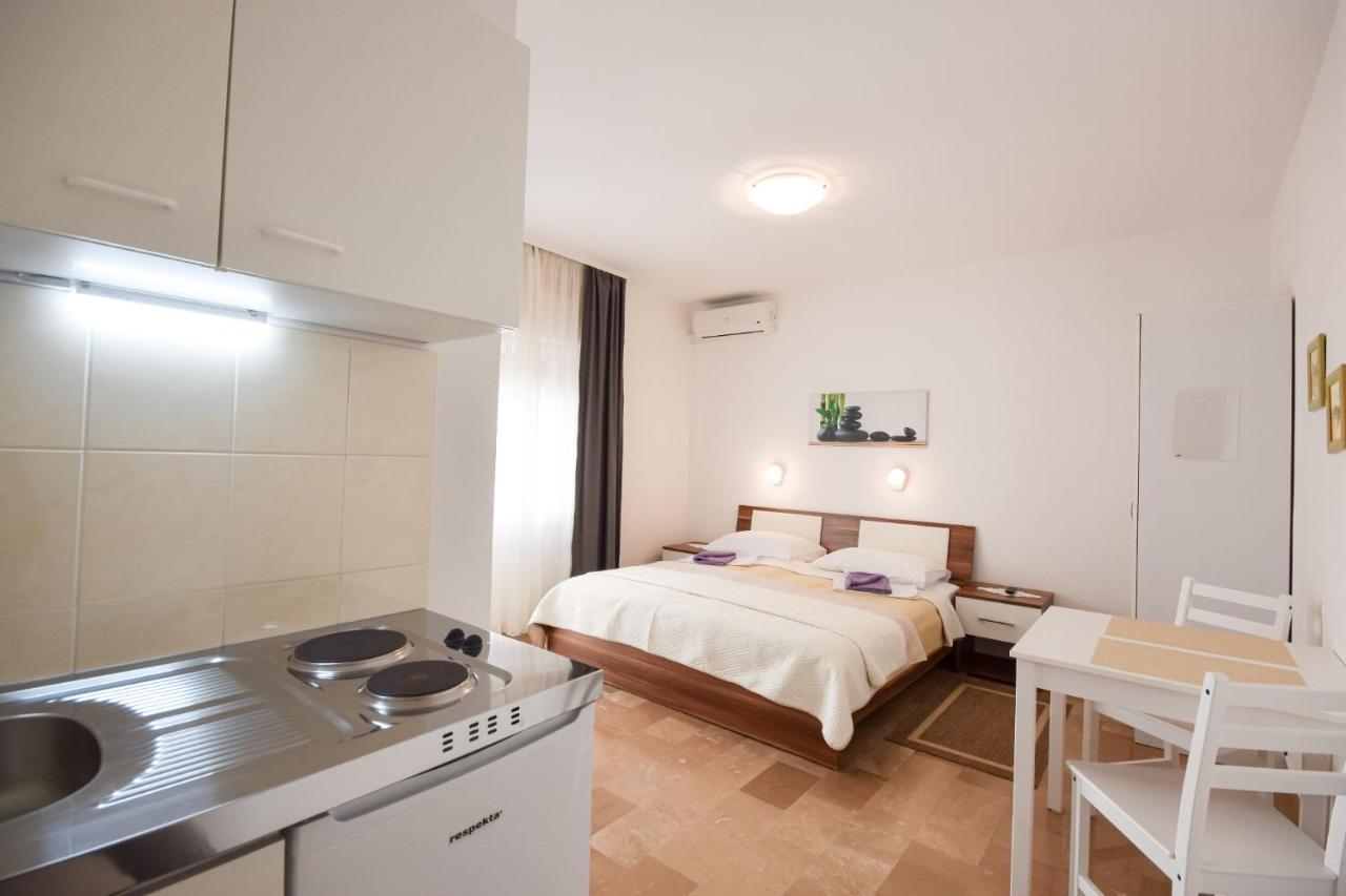 B&B villa IVONA Baška Voda Rum bild