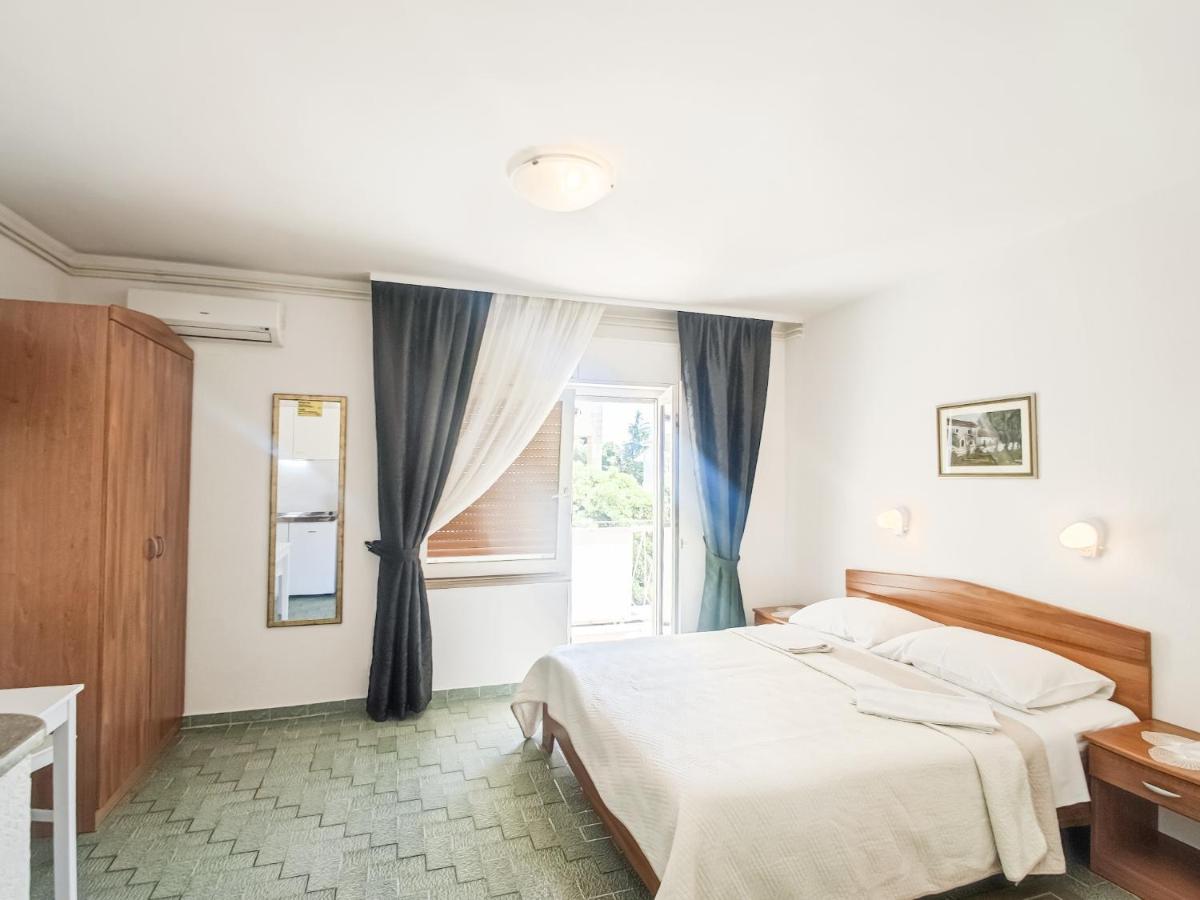 B&B villa IVONA Baška Voda Exteriör bild