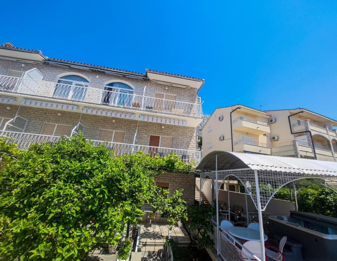 B&B villa IVONA Baška Voda Exteriör bild